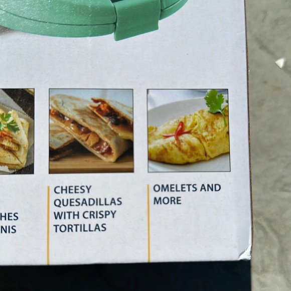 NIB Nostalgia MyMini Sandwich Maker - Picture 4 of 4